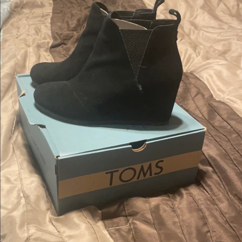 Toms black short boots